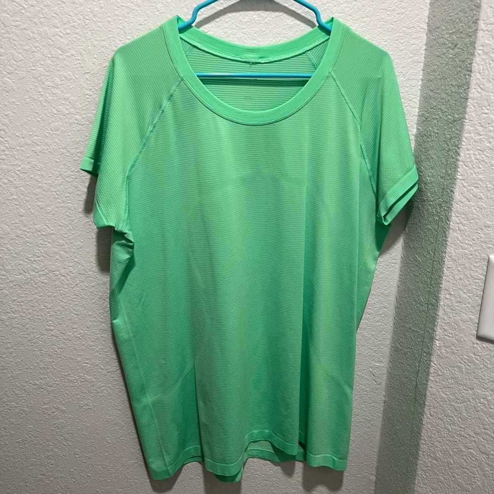 Lululemon Swiftly Tech Short Sleeve Shirt 2.0, Pistachio -Size 18